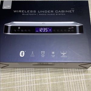 Wireless under cabinet radio